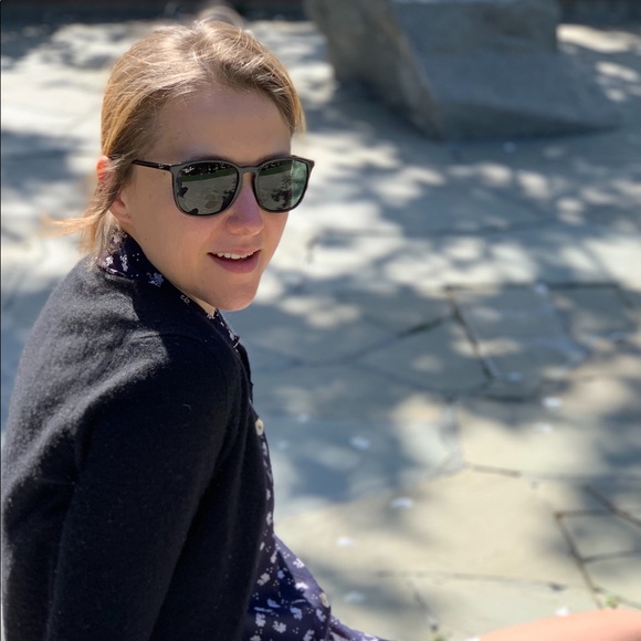 Meet your Posher, Aphrodite - Picture 1 of 1